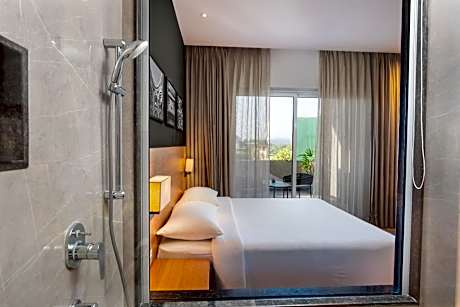 Deluxe Room with complimentary 3hr early check-in and check-out (subject to availability)