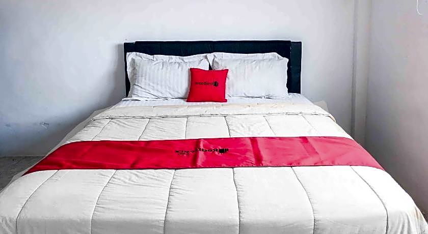 RedDoorz near Eco Green Park Batu