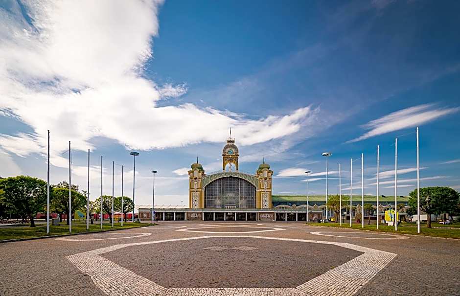Expo Hotel
