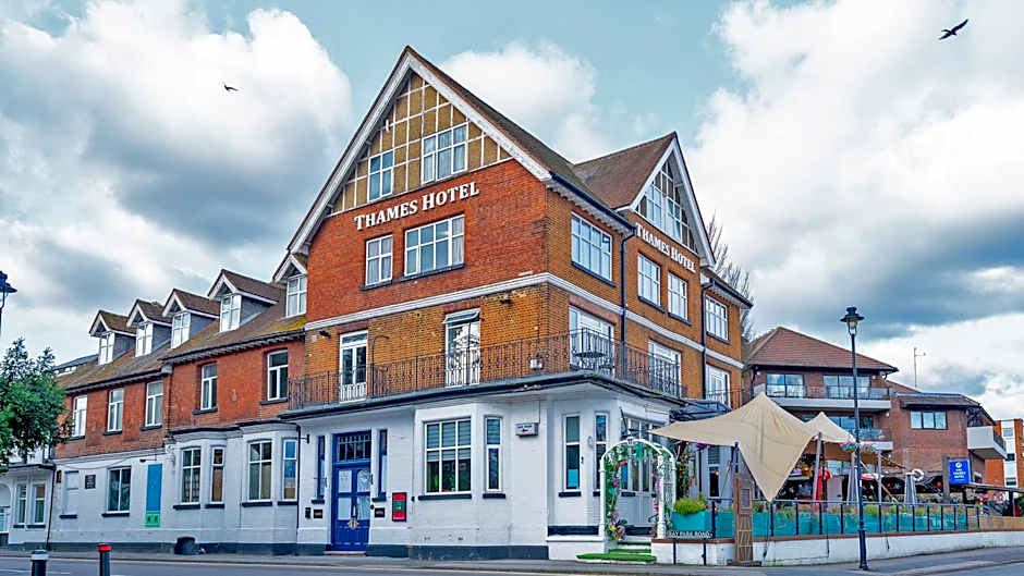 Uno Thames Hotel