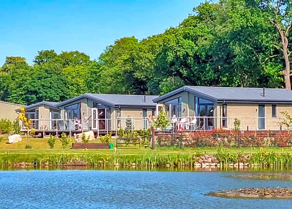 Lakeside Luxury Lodges