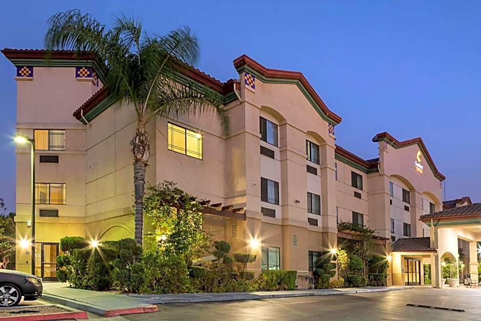 Comfort Suites
