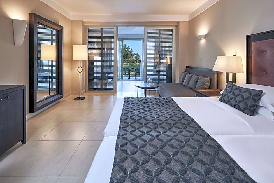Photo 1 of 6 of Junior Suite, Sea View