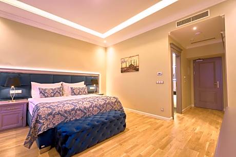 Deluxe Double or Twin Room with City View