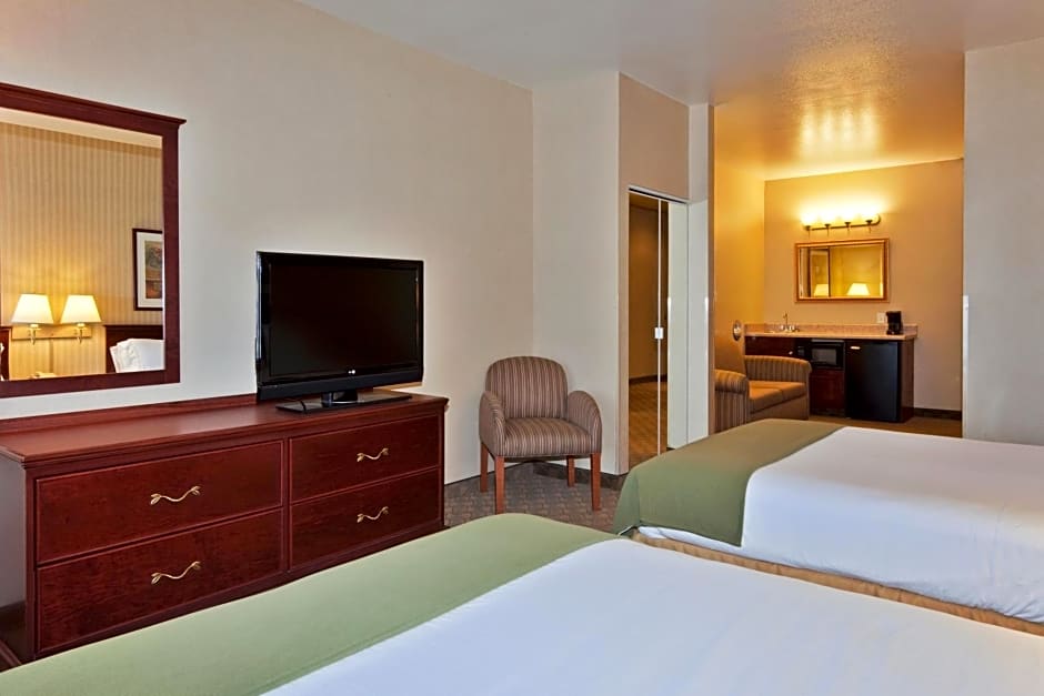 Holiday Inn Express & Suites Henderson, an IHG Hotel