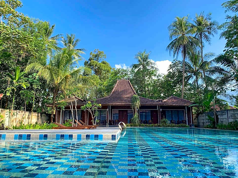 The Nalaya Hotel & Resto