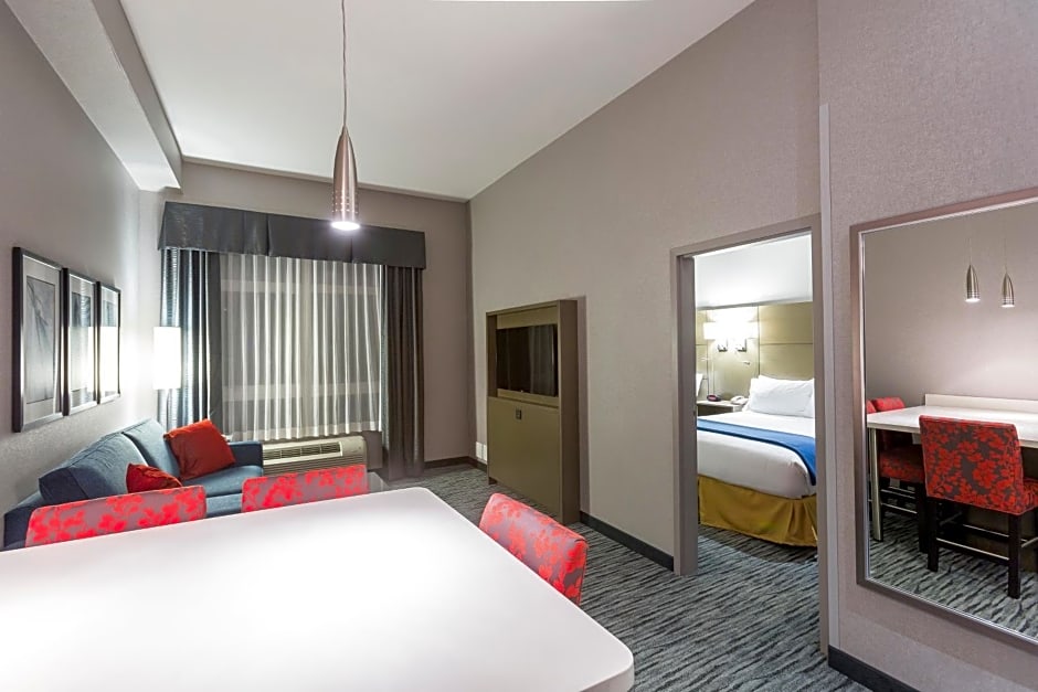 Holiday Inn Express & Suites Riverport Richmond By IHG