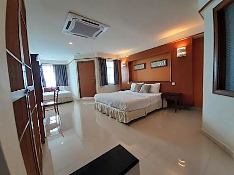 Studio Apartment with Sea View