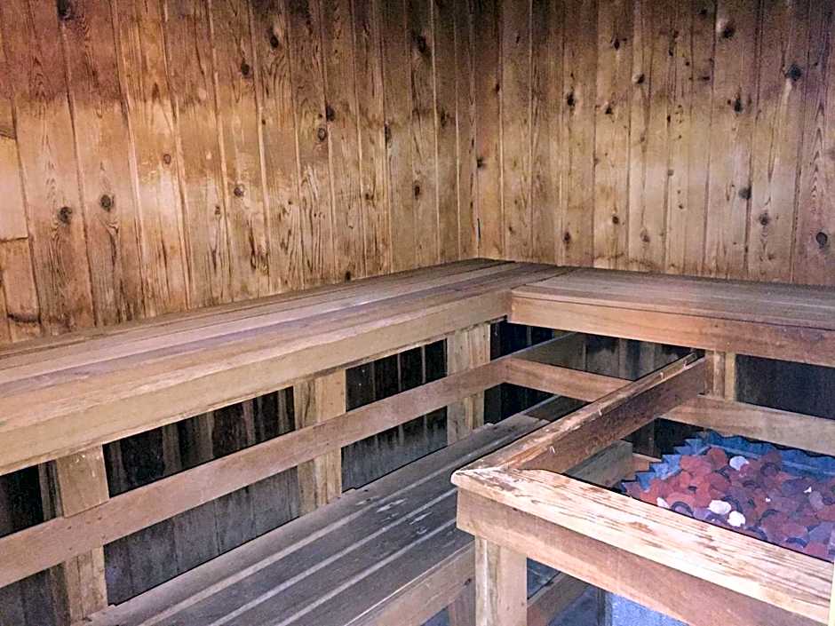 Mystic River Hotel & Suites