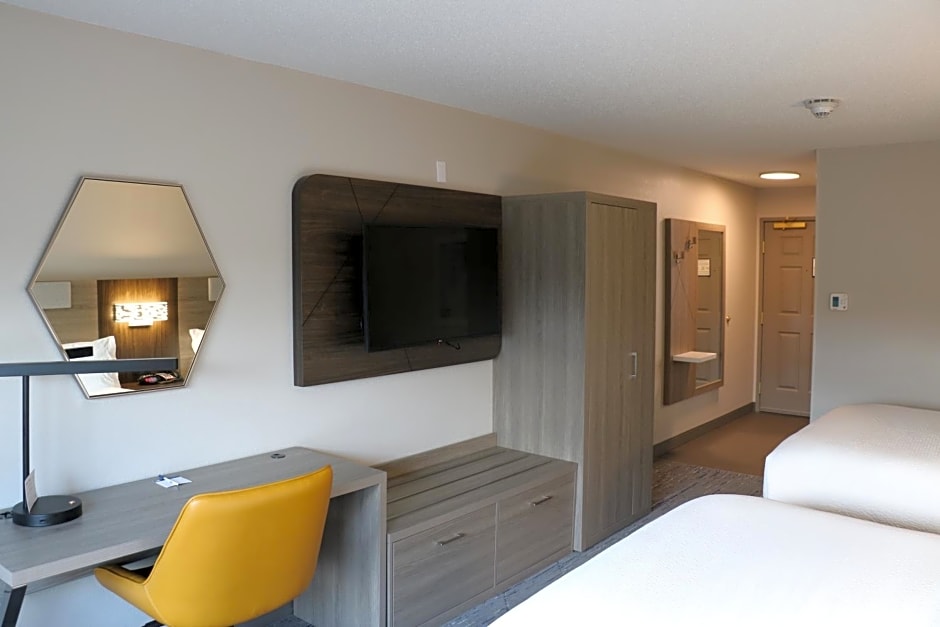 Holiday Inn Express & Suites Marquette, an IHG Hotel