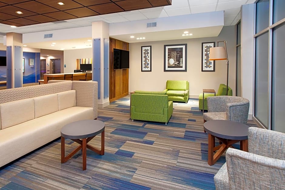 Holiday Inn Express & Suites Sterling Heights-Detroit Area