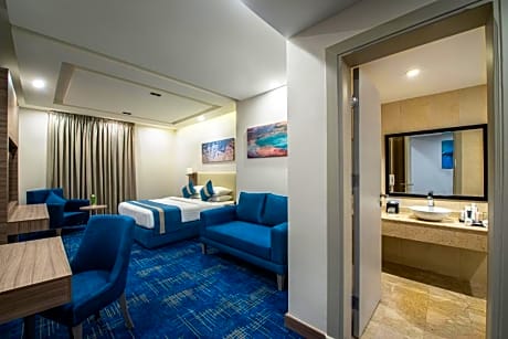 1 King Bed Smoking Room Deluxe Room City View Work Desk Kettle Wi-Fi