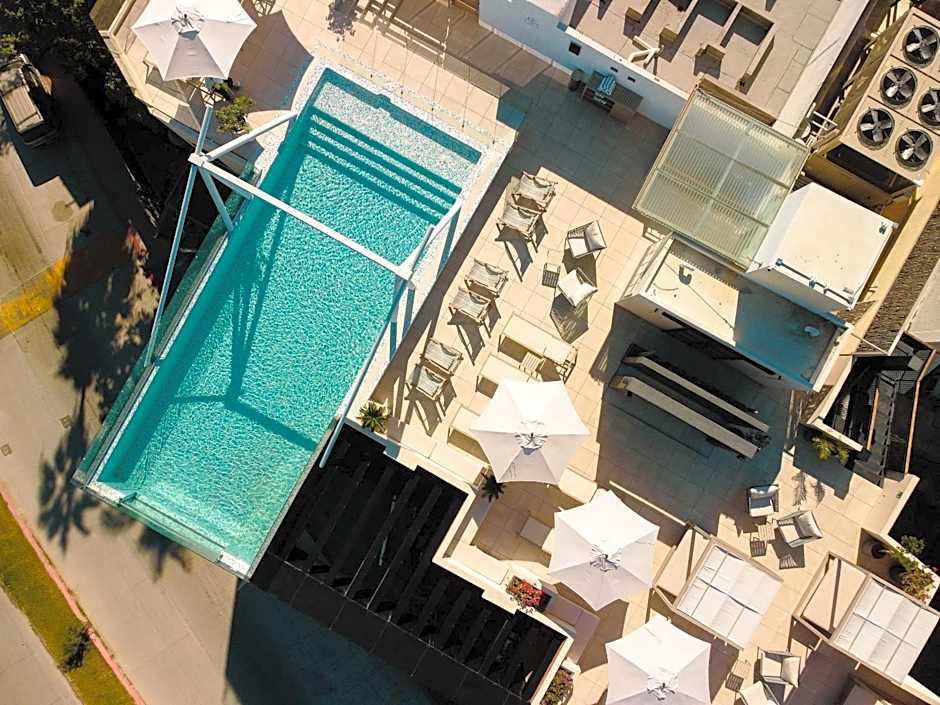 Flamboyan Hotel & Residences