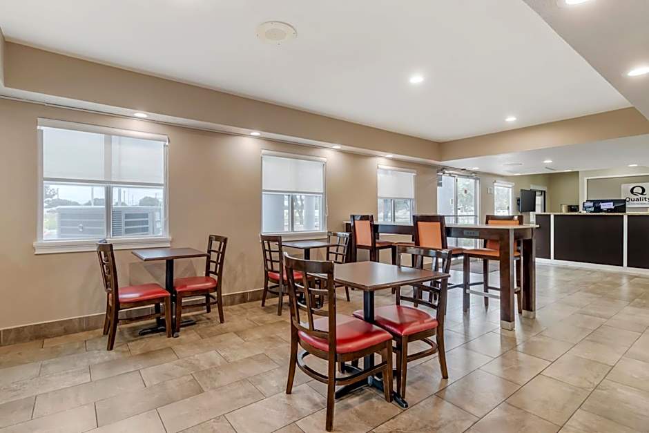 Quality Inn & Suites I-10 Near Fiesta Texas