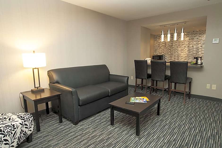 Greenstay Inn & Suites Court View