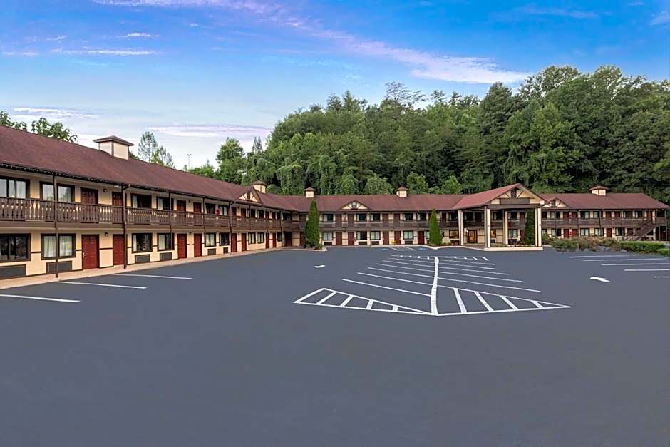 Super 8 by Wyndham Helen