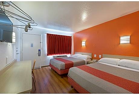 2 Full Beds | Non-Smoking, Micfridge