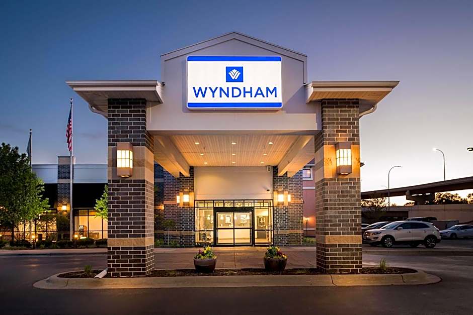 Wyndham Bloomington - Mall of America