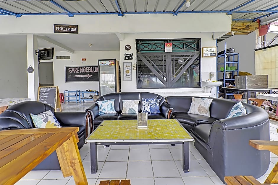 SPOT ON 91108 Sare Ngebluk Residence