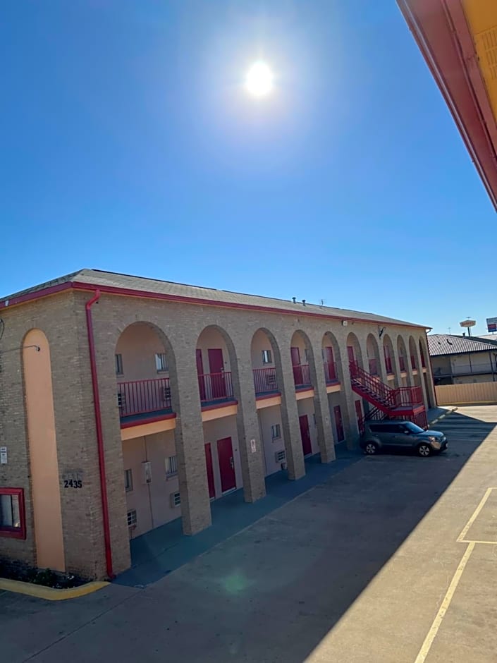 Executive Inn & Suites Lackland AFB