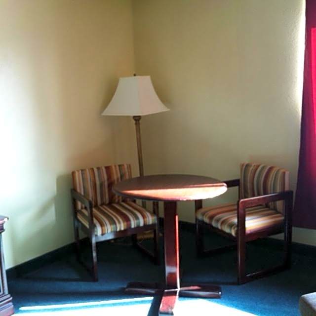 Super 8 by Wyndham Piedmont Greenville Area