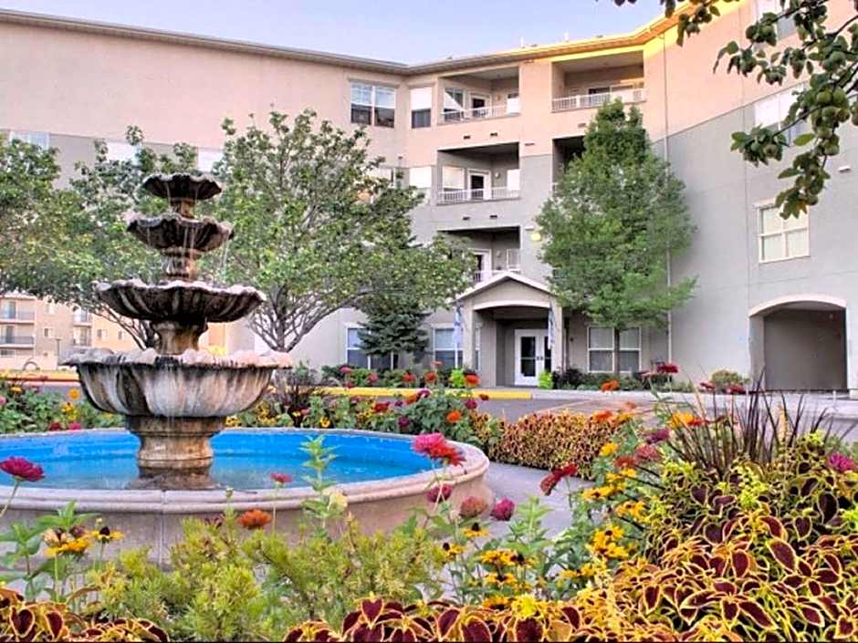 Deluxe Downtown Condo Close to Everything!