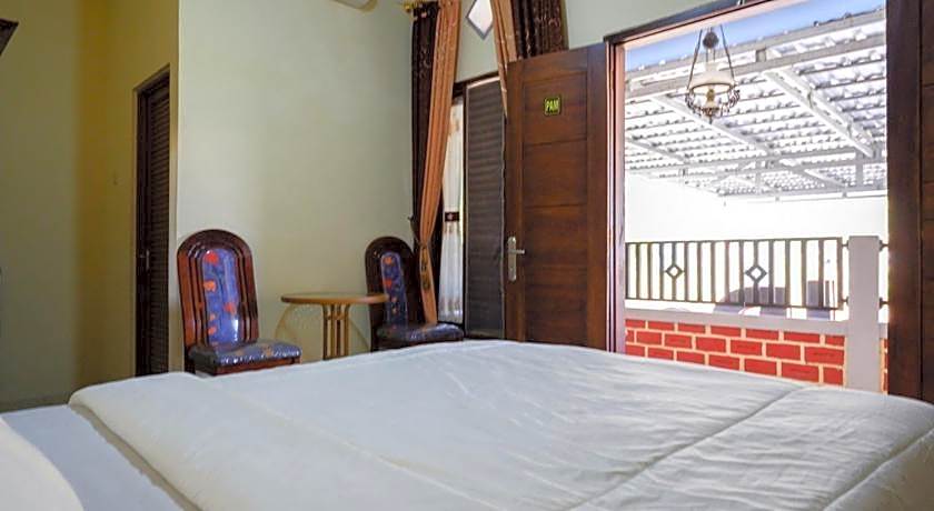 RedDoorz Syariah near Alun Alun Pacitan 2