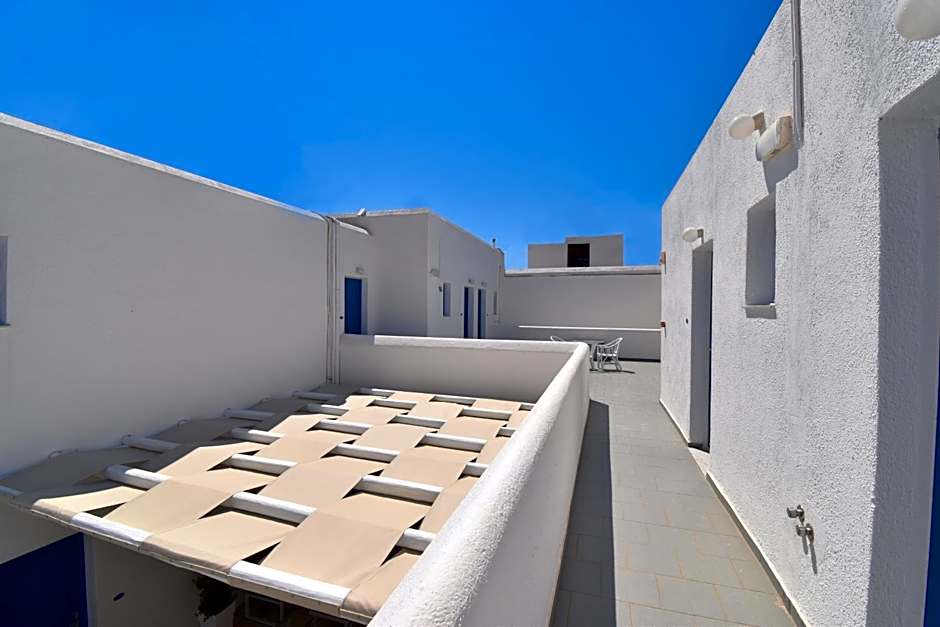 Ayeri Hotel