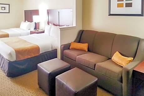 2 Queen Beds, Suite, Nonsmoking