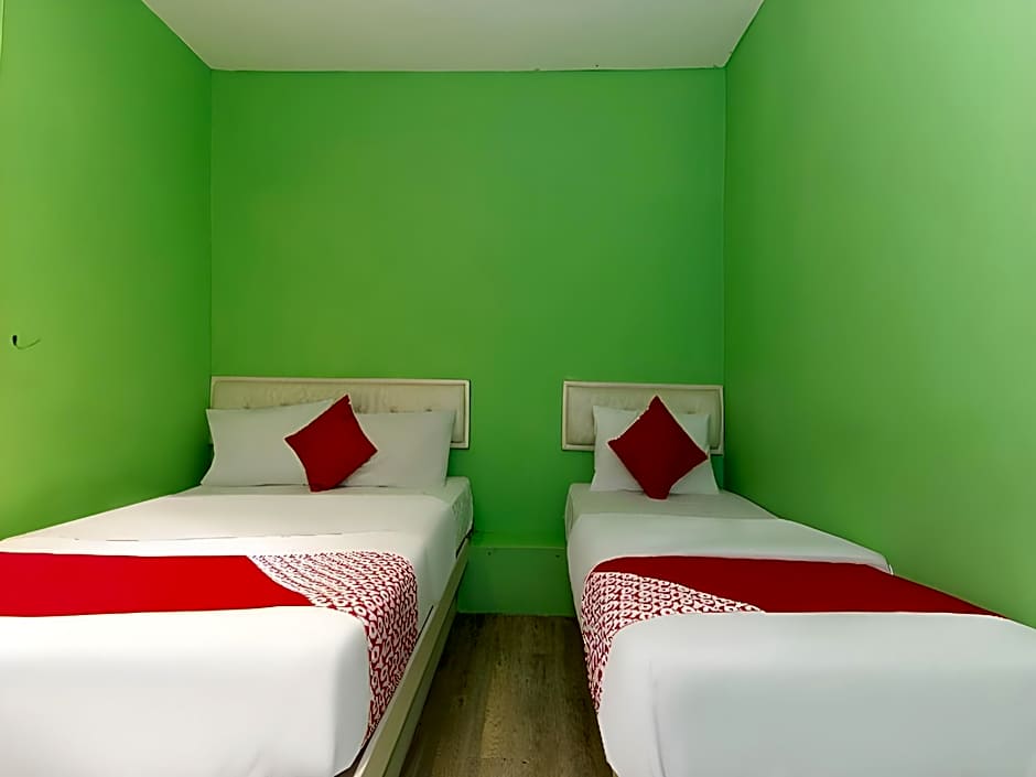 OYO 479 the green hotel