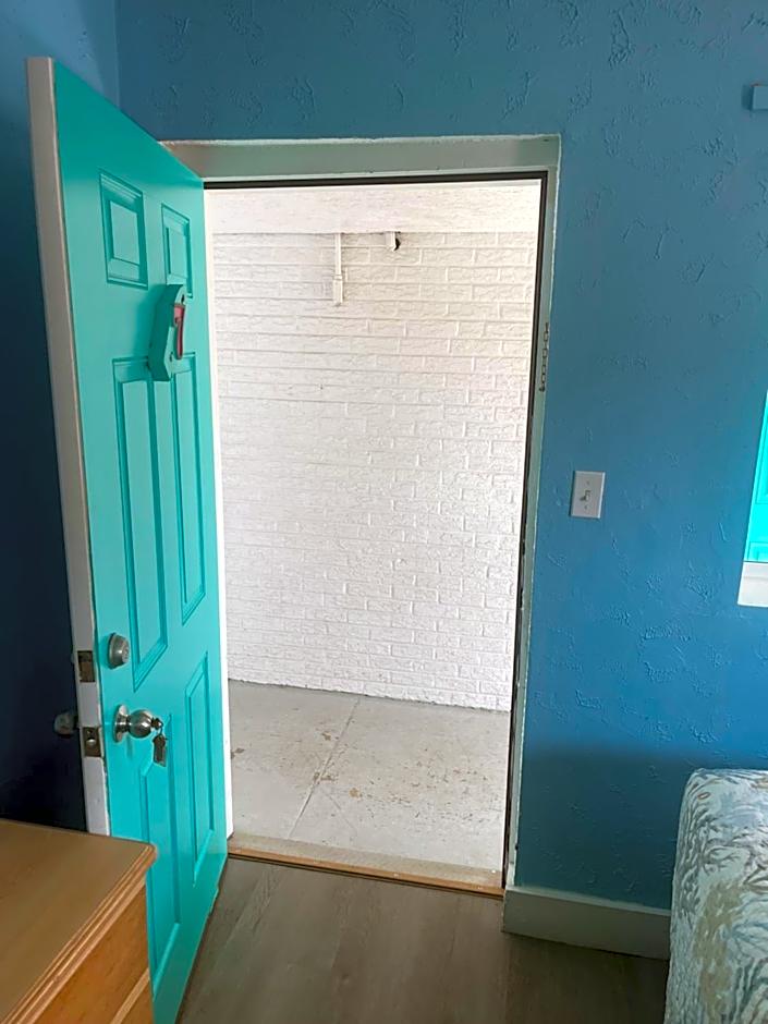 Surfcomber Motel