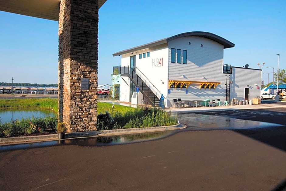 Fairfield Inn & Suites by Marriott Detroit Lakes