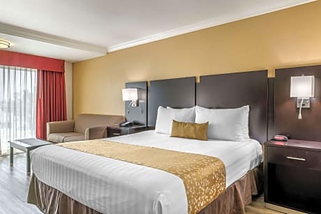 1 King Bed Non-Smoking Mini Suite Wet Bar High Speed Internet Access Microwave And Refrigerator Full