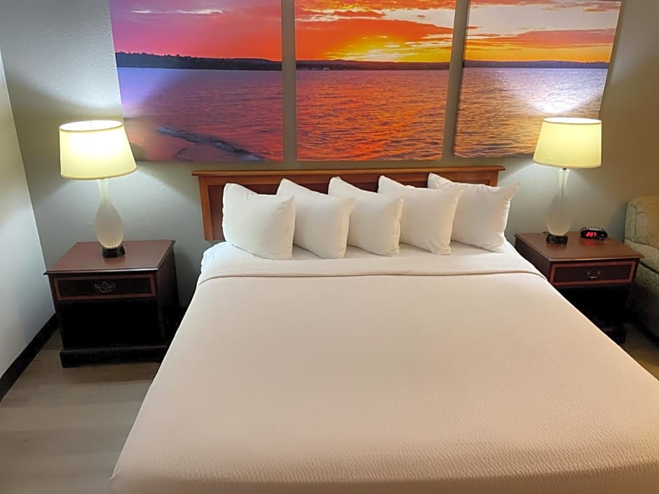 Days Inn & Suites by Wyndham Stevens Point