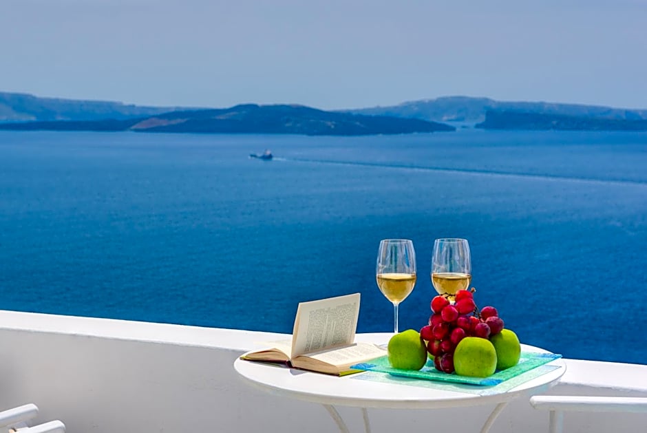Kima Oia Suites