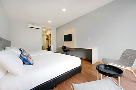 Twin Room with City View