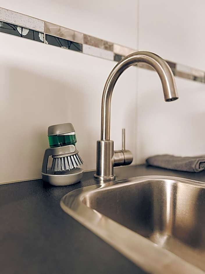 Neuwertiges Apartment mit schnellem WLAN, Glasfaser, Kostenlose Privatparkplatz auch für Transporter geeignet R11