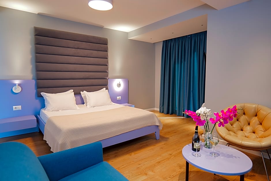 Photo 1 of 13 of Suite with Sea View