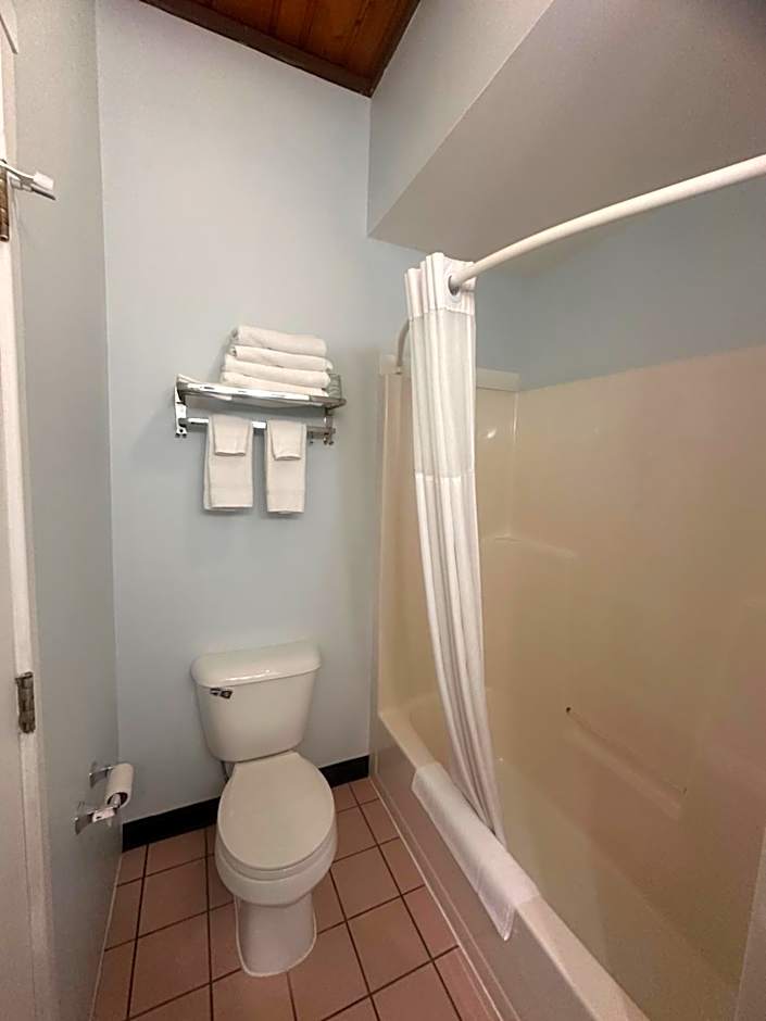 Pictured Rocks Inn and Suites