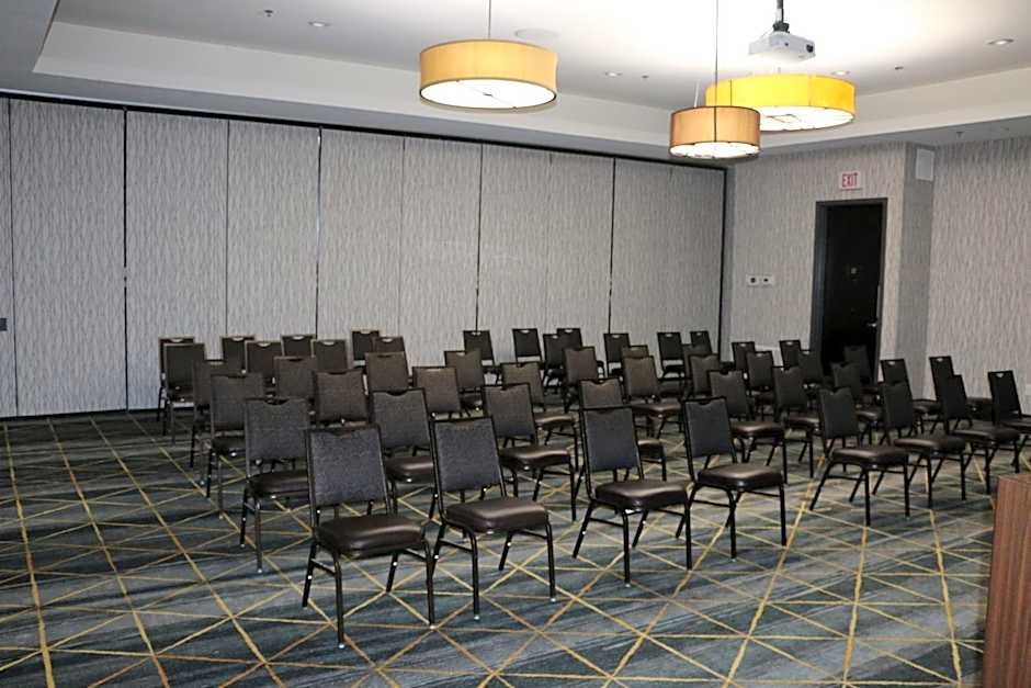 Holiday Inn and Suites McKinney - Allen By IHG