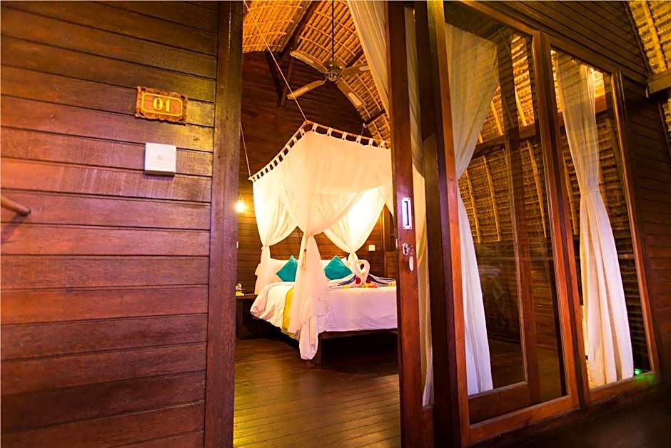 Sunset Coin Lembongan