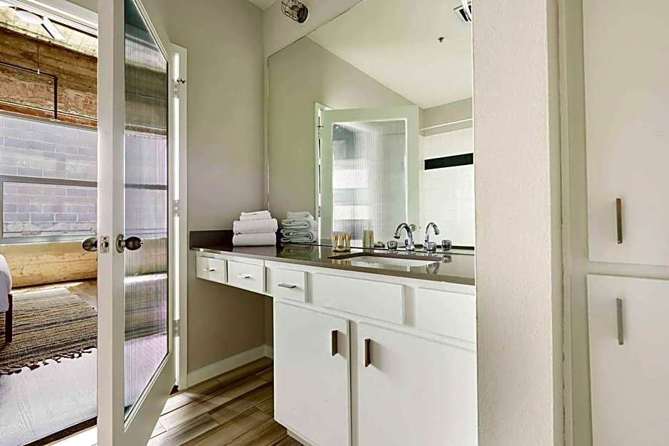 Reside Houston Downtown, a Wyndham Residence