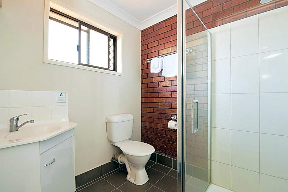 Ruthven Street Motor Inn