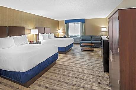 Suite with Two Queen Beds and Sofa Bed - Non-Smoking