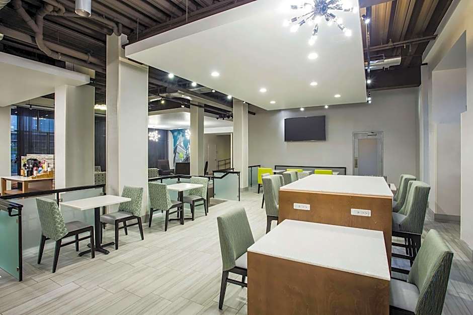 La Quinta Inn & Suites by Wyndham Winchester