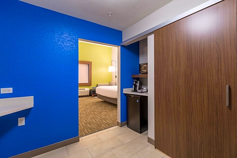 Holiday Inn Express & Suites San Marcos South