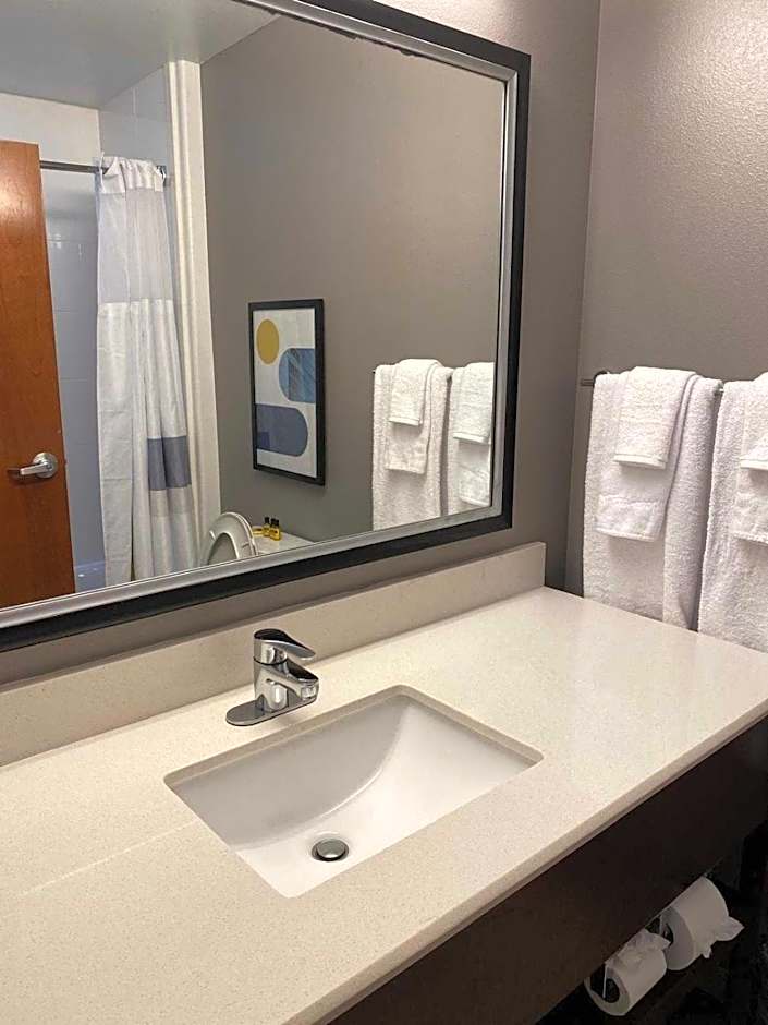 City Express by Marriott Spring