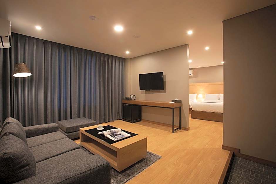 Two-Y-Hotel