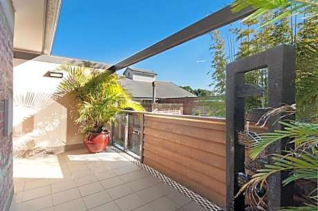 Three-Bedroom Apartment with Pool View - Butter Factory #1