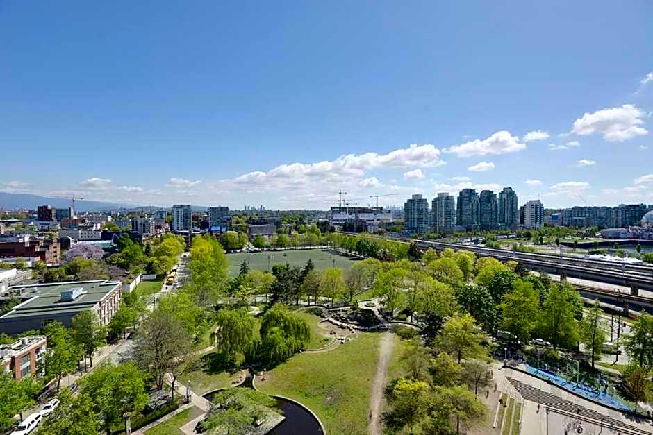 Luxary Condo Downtown Vancouver with free parking